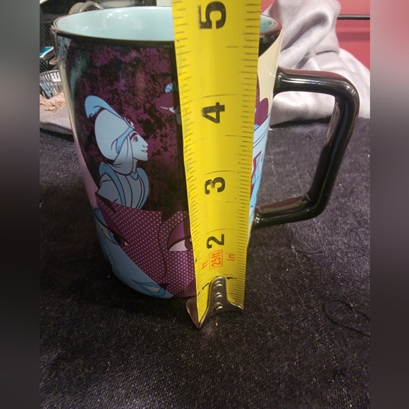 Disney Aladdin Color-Changing Mug with Aladdin/Jasmin 14oz & Pin! - Picture 8 of 12